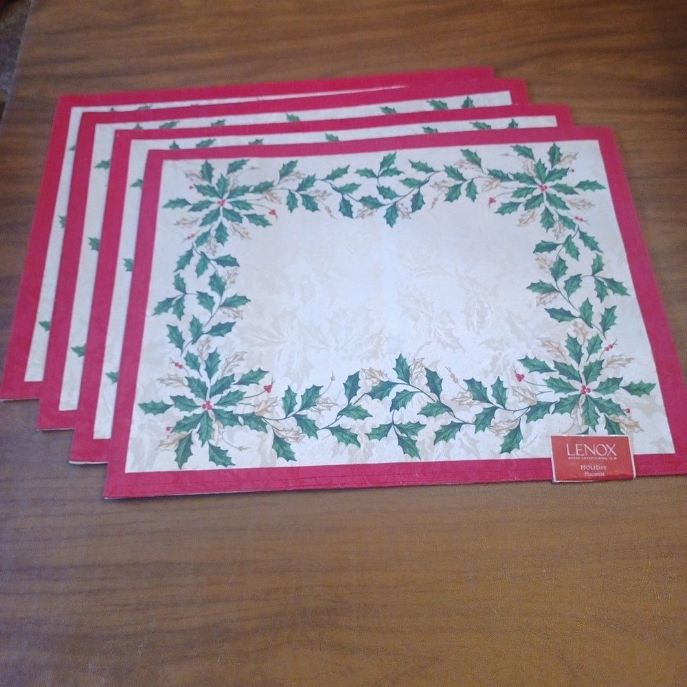 Lenox - Golden Holly Holiday Placemats - Set of 4 - NEW